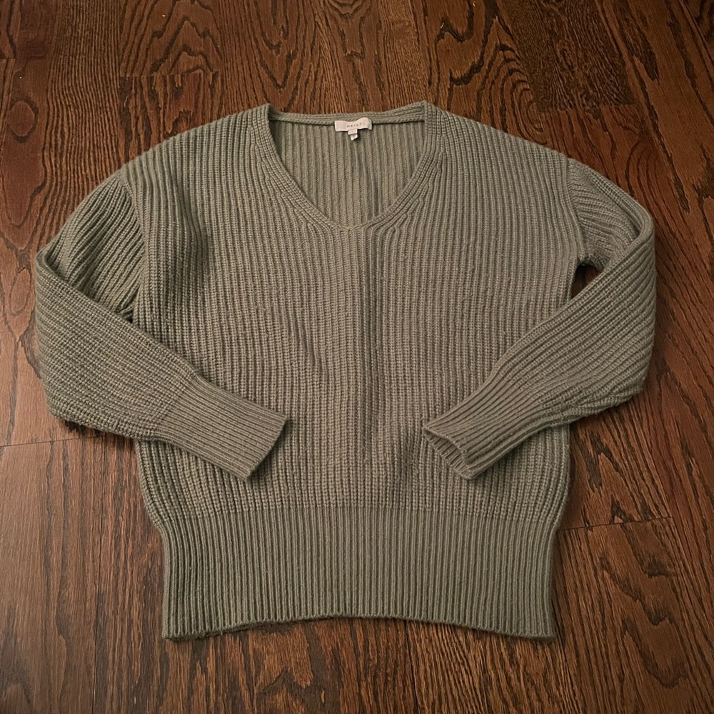 Reiss Audrey Wool/Alpaca Blend Olive V-Neck Ribbed Sweater